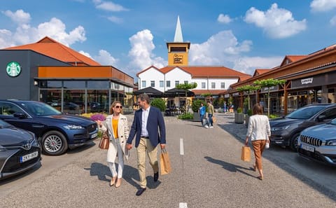 Outlet Shopping Tour at Premier Outlet Budapest in Biatorbágy