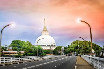 Kalutara and Brief Garden Tour from Colombo with Guide