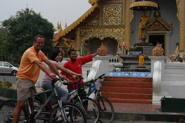 “Chiang Mai by Bike: Temples, Food & Hidden Streets!”