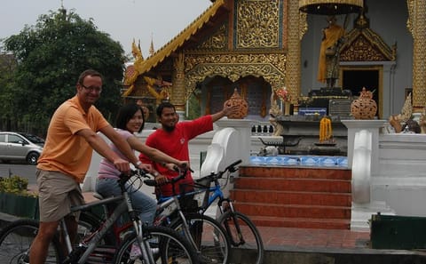 Bike Tour of Temples and Hidden Streets in Chiang Mai