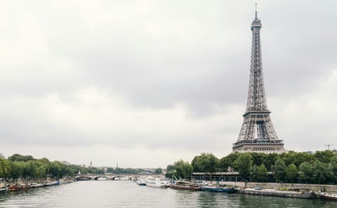 Seine River Cruise and Night Tour of Paris Landmarks