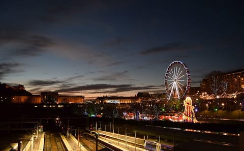 Walking Tour of Edinburgh's Historic Sites and Christmas Market