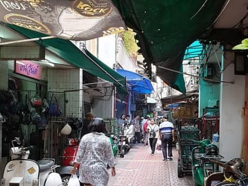 Discover Bangkok: Grand Palace & City Highlights Tour