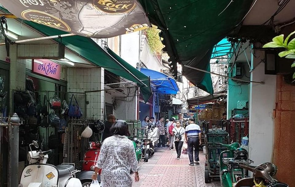 Historic Neighbourhoods of Talad Noi and Chinatown on Foot