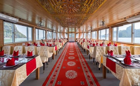 Luxury Day Tour of Halong Bay with Dragon King Cruise
