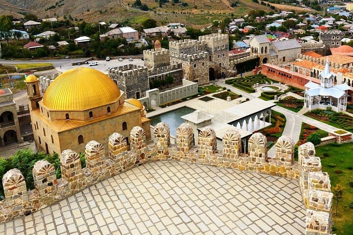 4 Full days in Georgia with private tour, free aiport