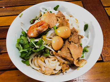 Culinary Tour of Con Market and Seafood Street in Da Nang
