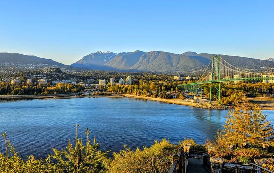 Private Day Trip to Grouse Mountain and Capilano Bridge