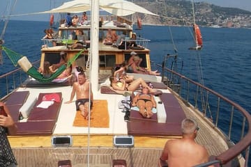 Alanya Relaxing Boat Tour with Lunch & Free Soft Drinks