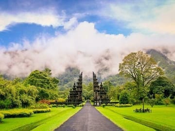 Bali Eco Walking Tour at Beratan Lake with Authentic Lunch