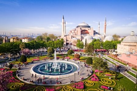 Istanbul Old City Highlights Tour: Hagia Sophia, Blue Mosque & More