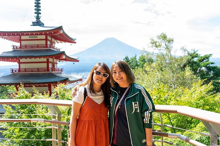 Mt. Fuji Private Sightseeing Tour with Local guide/photographer