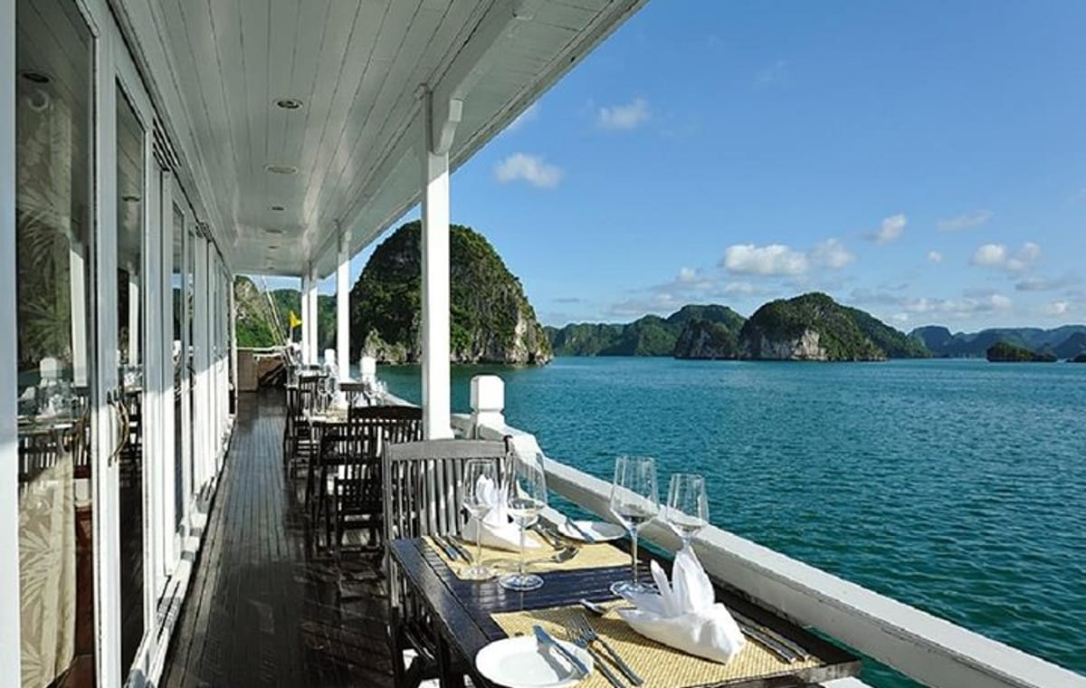 5 Days 4 Nights Hanoi – Halong Bay – Peaceful Halong Bay Cruise, one of 7 world Wonders