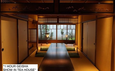 1 Hour Geisha Show in Kyoto