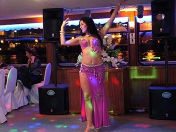Cairo: Nile River Dinner Cruise with Belly Dancing Show