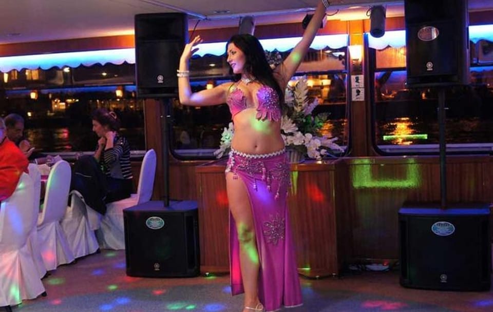Cairo: Nile River Dinner Cruise with Belly Dancing Show