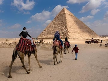 Private Giza Pyramids & Grand Egyptian Museum Tour + Lunch