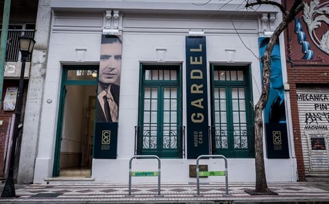 Tango Dance Lesson and History Tour in Buenos Aires