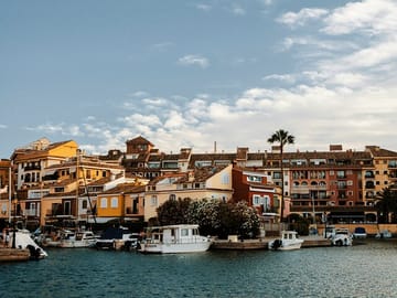 Private Day Trip to Valencia from Barcelona with Guide