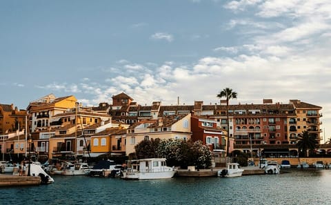 Private Day Trip to Valencia from Barcelona with Guide