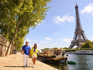 Eiffel Tower Photo Shoot Experience in Paris