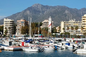 Marbella Cultural Walking Tour: Heritage and Coastline Exploration