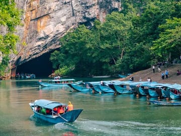 Paradise Cave and Mooc Spring Guided Tour from Dong Hoi