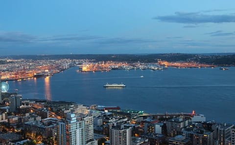 Full Day Tour of Wineries and Waterfalls near Seattle
