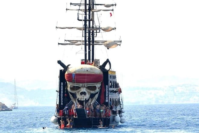 Kemer pirate boat