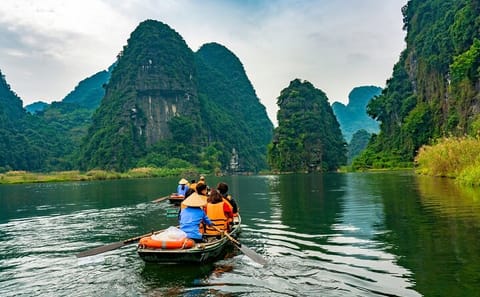 Day Trip from Hanoi to Ninh Binh: Hoa Lu, Trang An, Mua Cave
