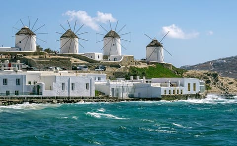 Local Walking Tour of Mykonos Town for Photography and Shopping