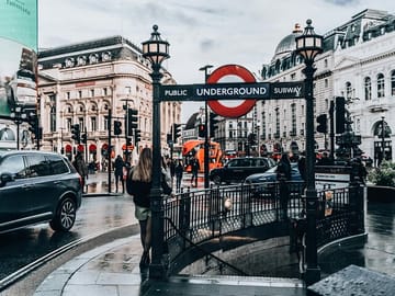 Professional Photoshoot Experience at Piccadilly Circus