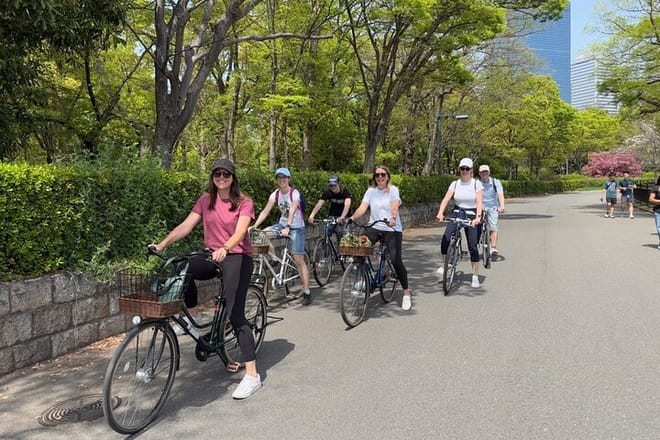 5-Hour Osaka Bike Tour to the Neighborhood of Osaka Castle 10
