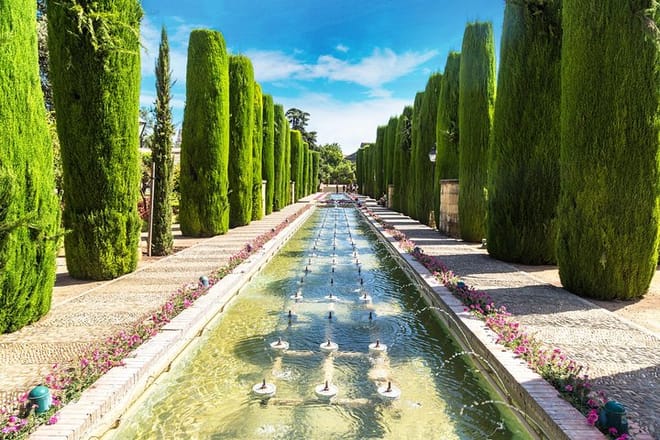 Malaga Shore Excursion: Granada Small-Group Tour Including Skip-the-Line Alhambra Tickets