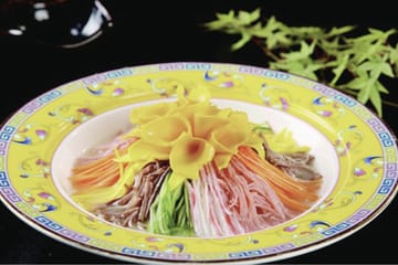 Luoyang Lijingmen Old Town Night Walking Tour with Dinner