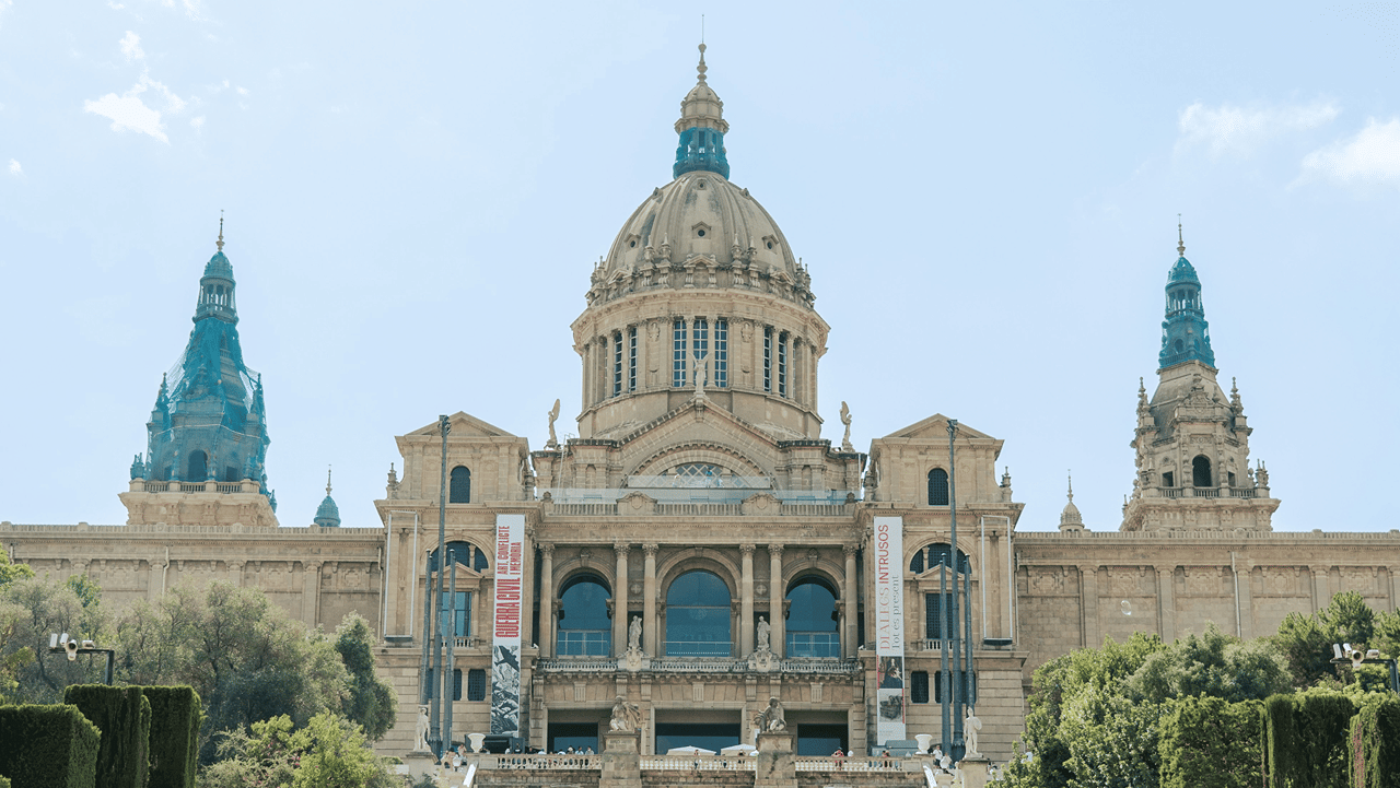 Barcelona Boat Cruise & Guide Walking Tour With Twist 9