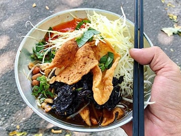 Saigon Vibes is the only company offering Papaya Salad since 2018