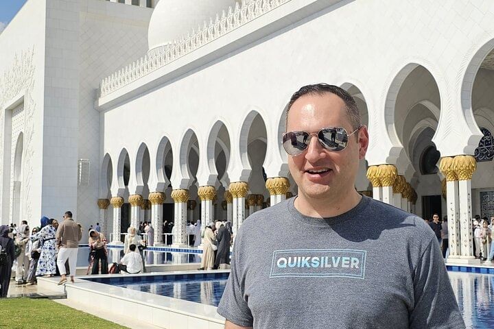 Dubai To Abu-Dhabi Tour:Grand Mosque, Emirates Palace & Corniche