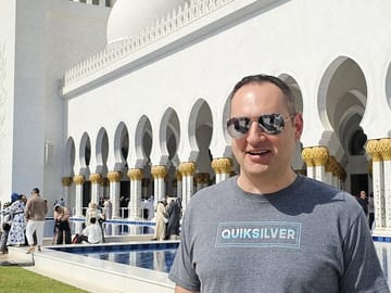 Dubai to Abu Dhabi Tour: Sheikh Zayed Mosque and Emirates Palace