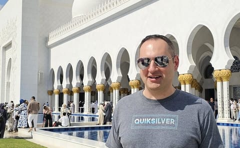 Dubai to Abu Dhabi Tour: Sheikh Zayed Mosque and Emirates Palace