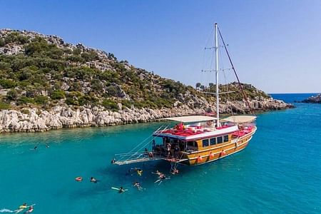 Alanya Relaxing Boat A Peaceful Escape on the Turquoise Coast