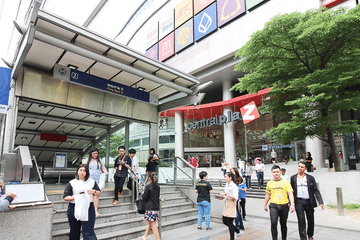 Day Tour to Buffalo Village and Sam Chuk Market in Bangkok