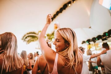 Bar Crawl Ios Ticket in Cyclades