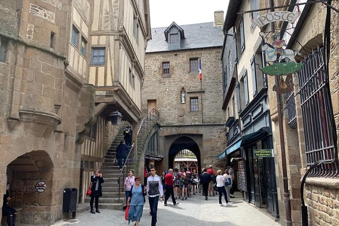 Private Mont-Saint-Michel Tour from Paris by Luxury Vehicle photo 4