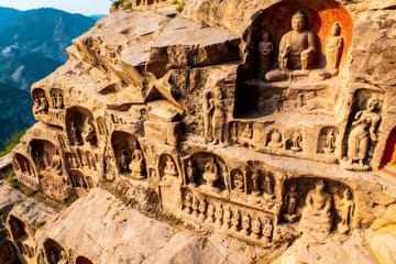 Guided Tour of Longmen Grottoes and White Horse Temple in Luoyang