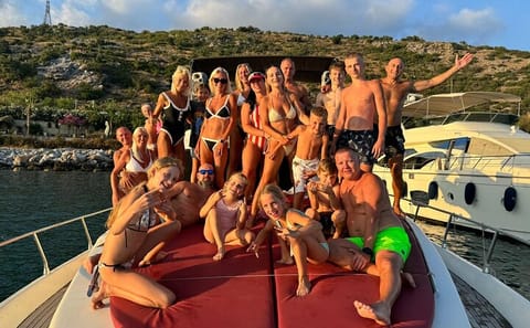 Private Luxury Yacht Tour along Alanya's Stunning Coastline