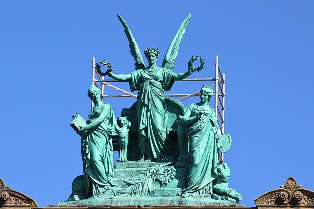 View of statue at Teylers Museum along the route of the Haarlem urban exploration game.