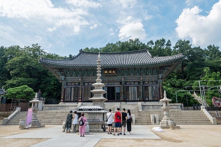 airport pickup, Seoul culture tour, Seoul first‑time visitors,Seoul private tour,hotel pickup, Seoul small group,family‑friendly Seoul,wheelchair accessible Seoul tour,N Seoul Tower,Custom itinerary