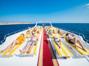 VIP Ras Mohammed and White Island Cruise with Seafood Lunch