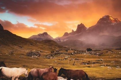 Hua-03 : Huayhuash Challenge – Conquer the Andean Peaks in 8 Days